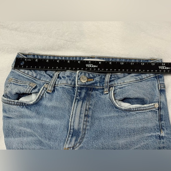 Zara (US6) Distressed Straight Leg Jeans in Light Blue - Picture 9 of 9